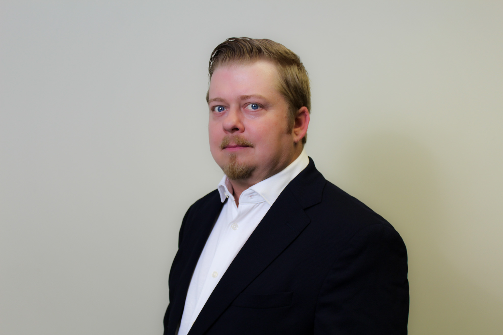 Travis Collier, gestionnaire de routine aux laboratoires AGAT