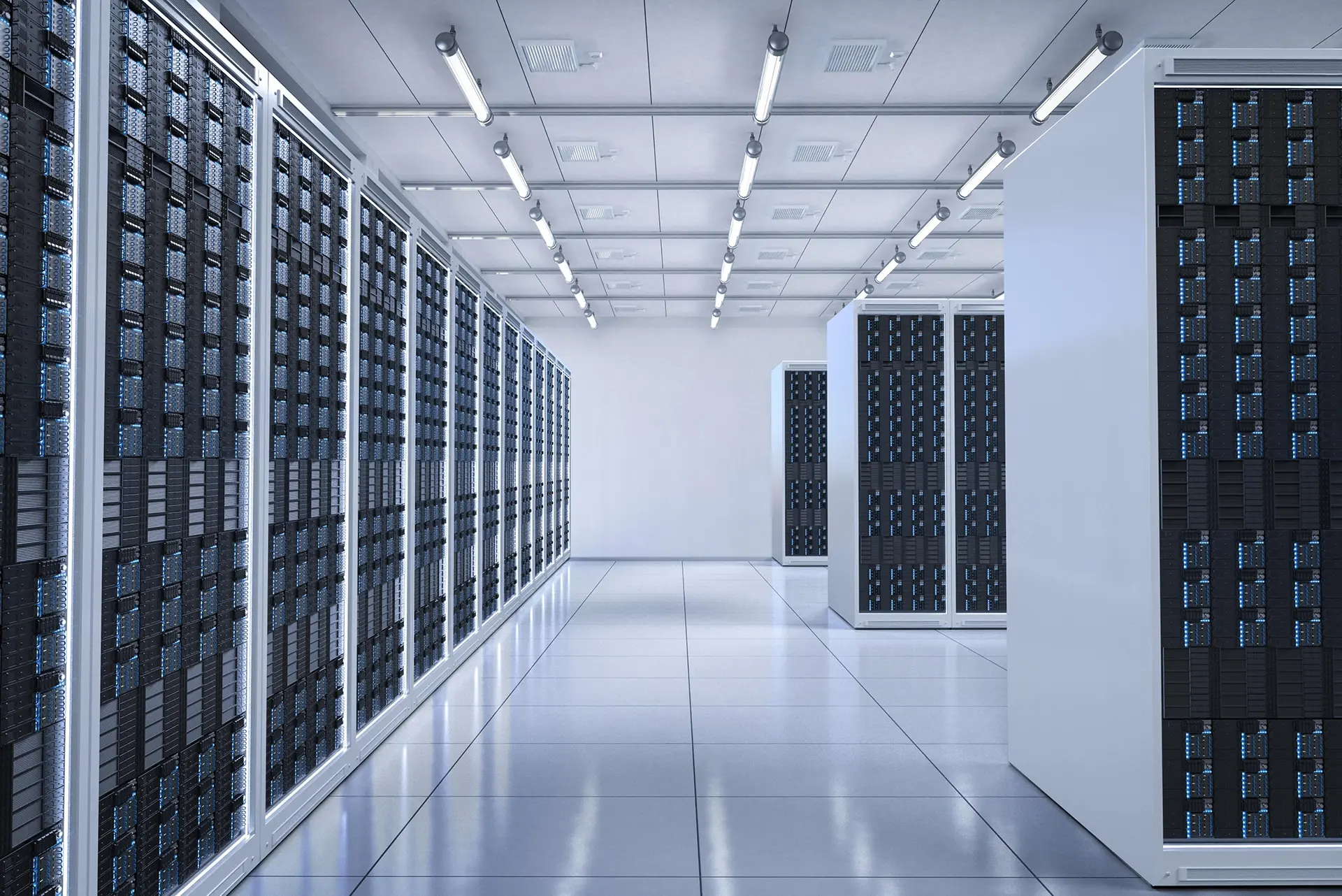 Racks de serveur dans un centre informatique moderne