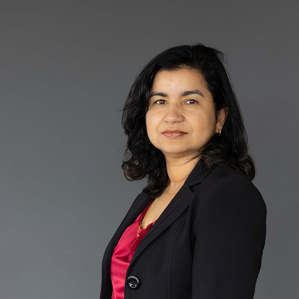 Portrait de Gita Pokhrel, chef de laboratoire - Services d'essais pétroliers chez AGAT Laboratories.